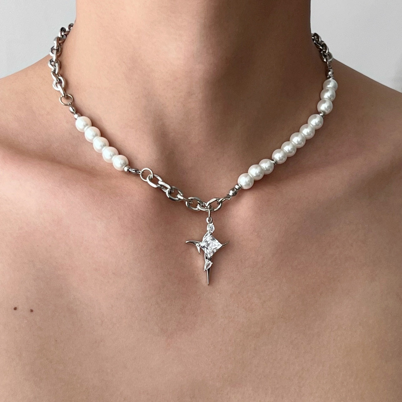 Star Dart X Ice Cracked Pearl Necklace